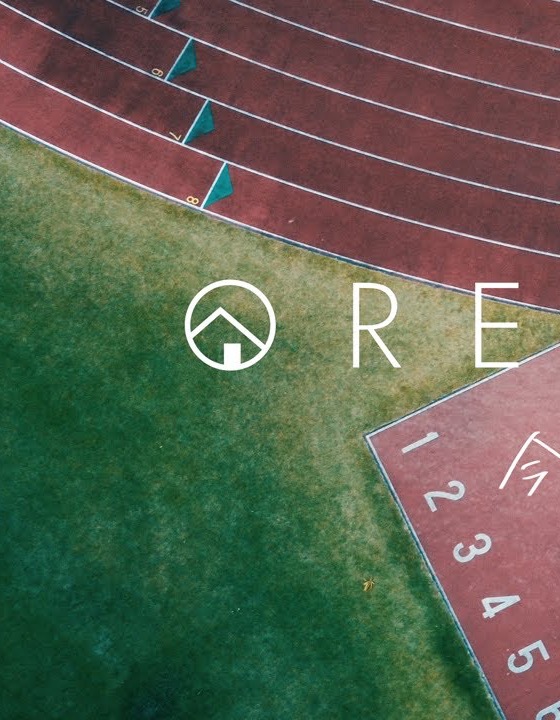 ORENCH.『今更』。上空から見た陸上競技場のトラック